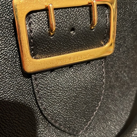 Burberry Small Buckle Tote in Grainy Leather (100% calfskin grain leather) - Picture 13 of 14